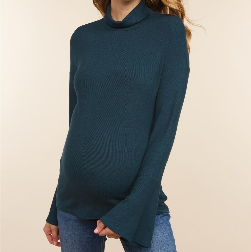 🌼 Jessica Simpson Maternity turtleneck